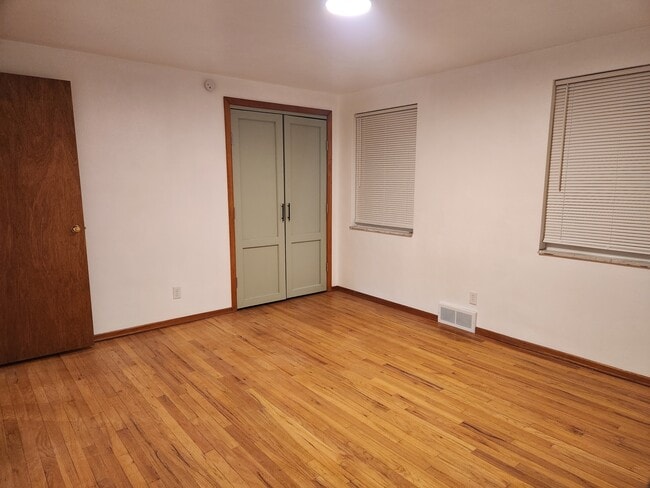 Building Photo - 432 3rd Ave