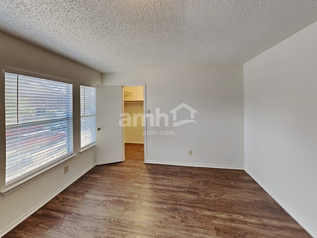 Building Photo - 8447 Mannington Pl