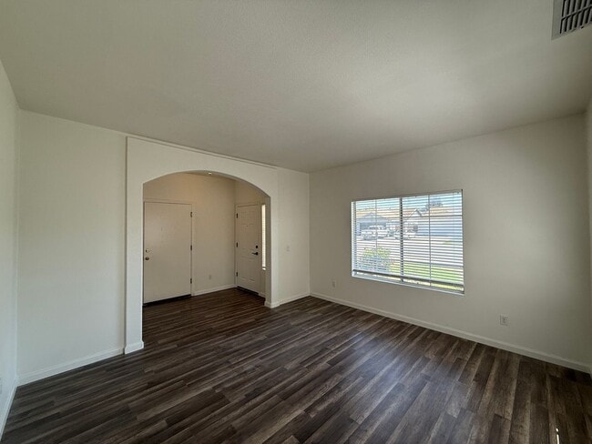 Building Photo - 4-bedroom two story home in Sylvan School ...