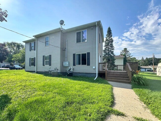 Building Photo - 465 3rd Ave