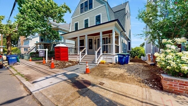 Building Photo - 139 Sycamore St