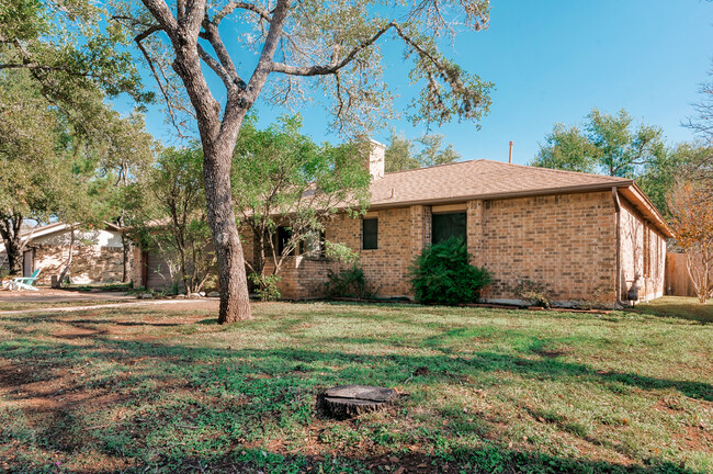 Building Photo - 6903 Fence Line Dr