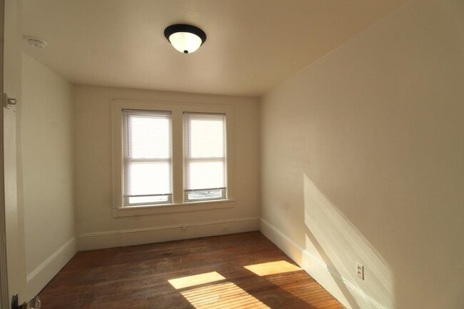 Building Photo - 805 S High St