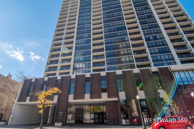 Building Photo - 1636 N Wells St