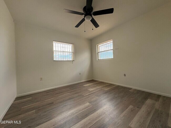 Building Photo - 4900 Debeers Dr