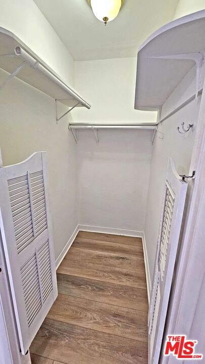 Building Photo - 132 S La Peer Dr