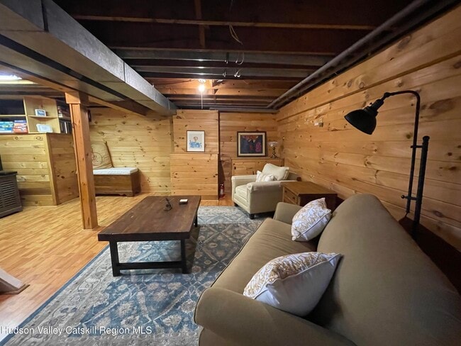 Building Photo - 37 Garage Place Rd