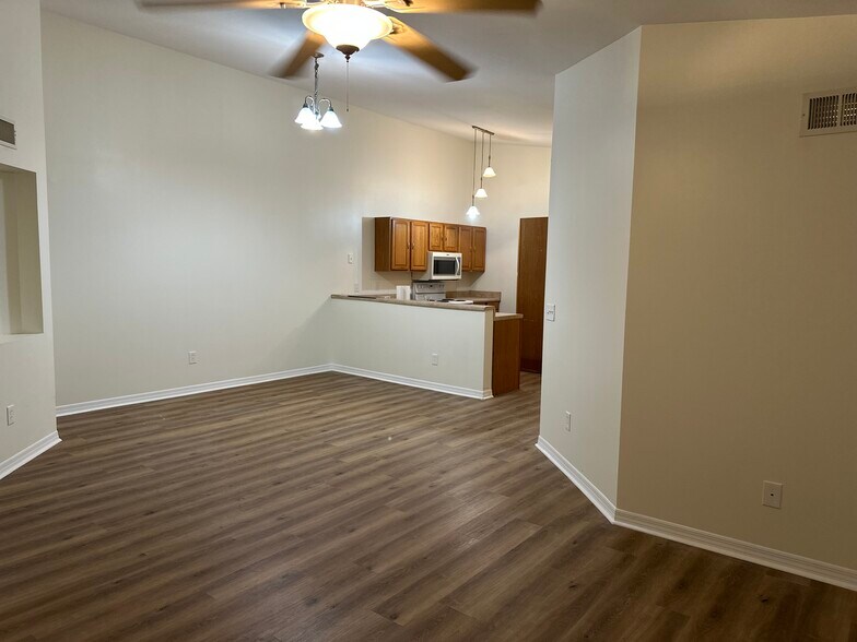 Building Photo - 6019 Scotchwood Gln