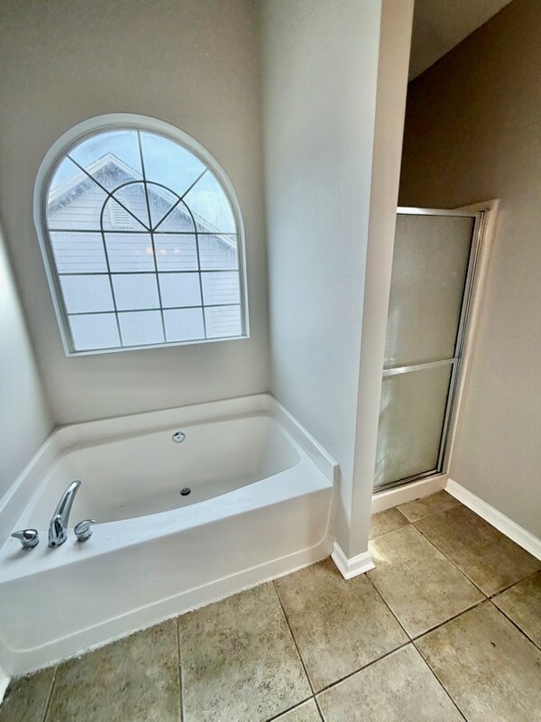 Building Photo - 81 Lake Front Dr