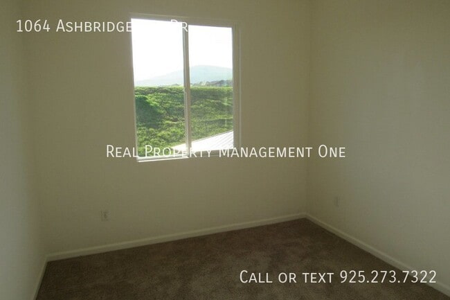 Building Photo - 1064 Ashbridge Bay Dr