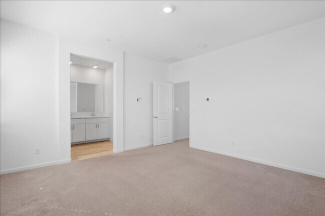 Building Photo - 1229 Rojo St