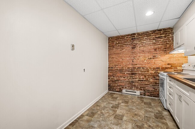 Building Photo - 1502 W Mt Royal Ave