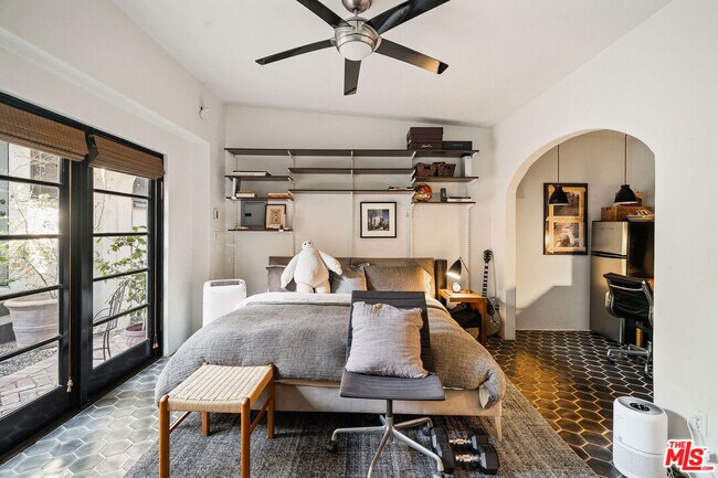 Building Photo - 1632 N Orange Grove Ave