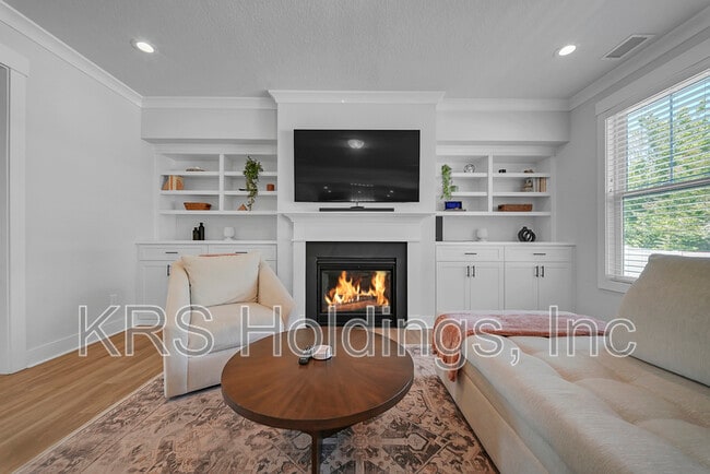 Building Photo - 629 Hayes Dr