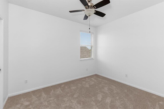 Building Photo - 213 Michaelis Dr