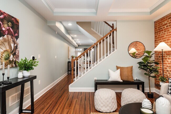 Building Photo - Gorgeous renovated home in Riverside Neigh...
