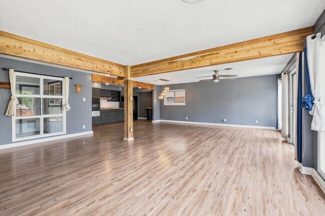 Building Photo - Modern Open Floor Plan