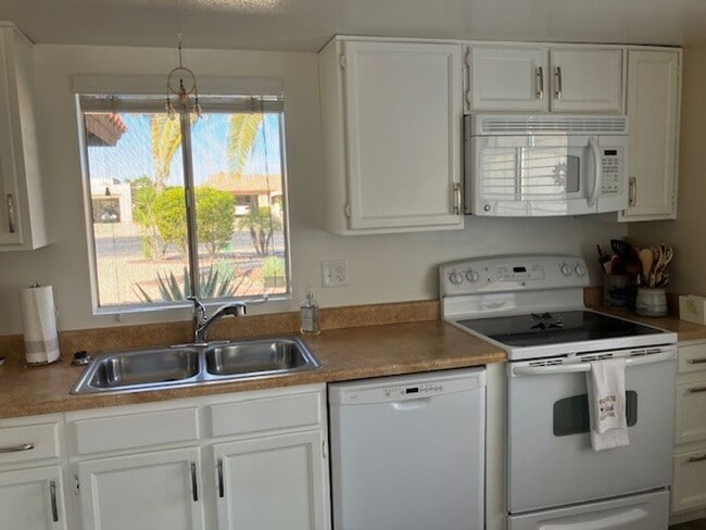 Building Photo - Great Summer Rental at a Great Price! Available any 30 day time frame between May 15 through Octo...