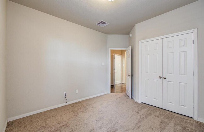 Building Photo - 15618 Whispering Green Dr