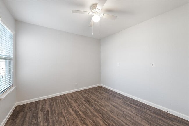 Building Photo - 800 Osage Dr