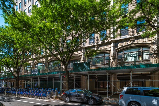 Building Photo - 130 Clinton St