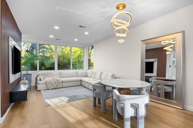 Building Photo - 1213 Tequesta St