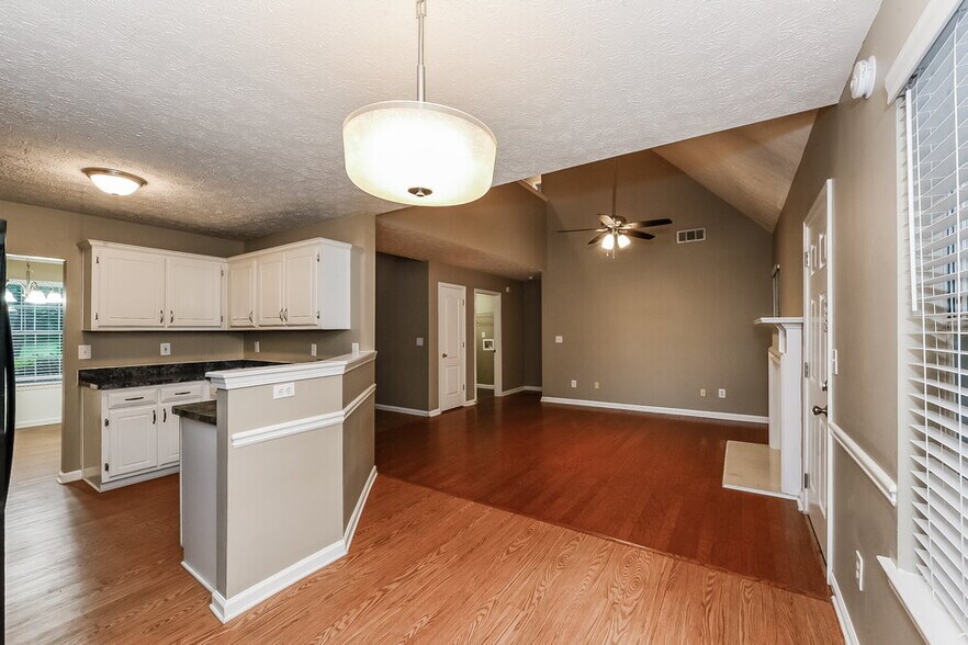 Building Photo - 394 Summer Hill Cir