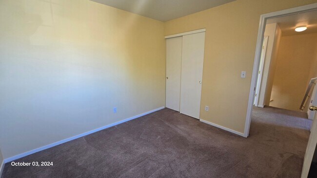 Building Photo - Spacious Two Story Townhome on Golf Course