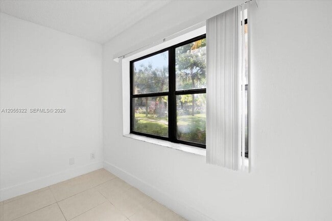 Building Photo - 8290 Lake Dr
