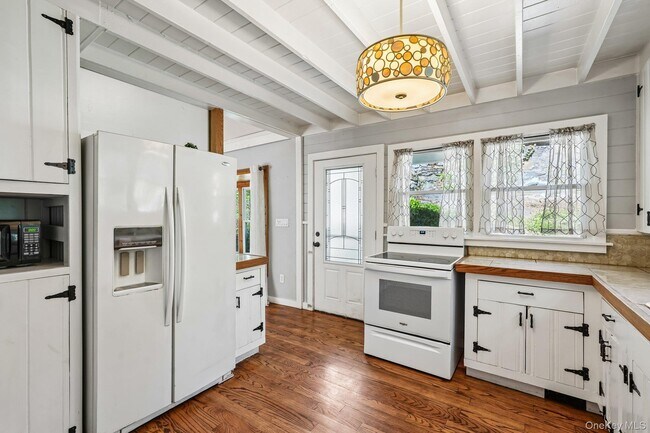 Building Photo - 59 Deer Trail S