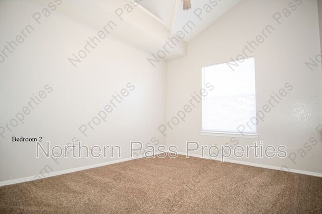 Building Photo - 7317 Luz De Lumbre Ave