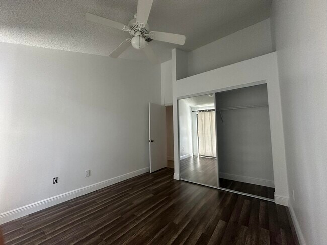 Building Photo - 5365 Eagle Lake Dr