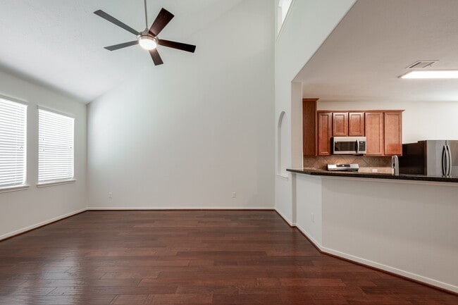 Building Photo - 10019 Lynnwood Dr