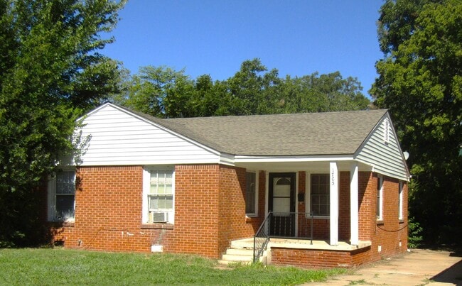 Primary Photo - 1705 NW 40th St