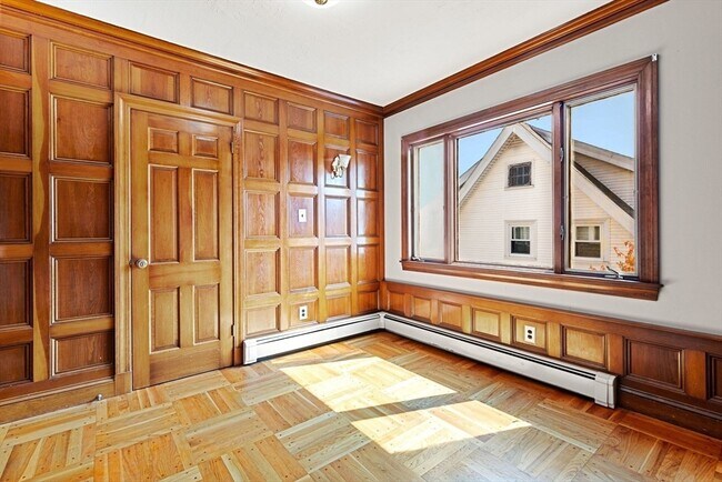 Building Photo - 17 Shirley St