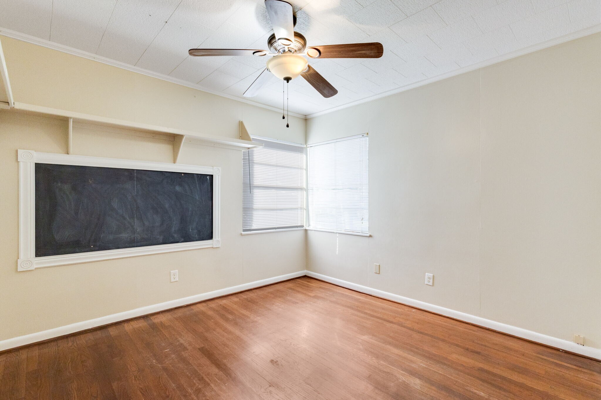 Building Photo - 406 Silkwood St