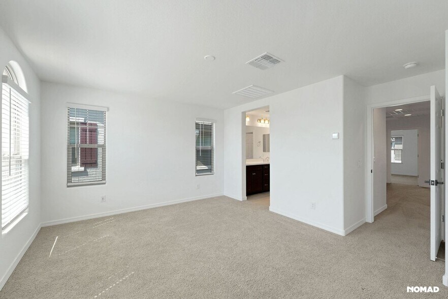 Building Photo - 1218 W Sparrow Dr
