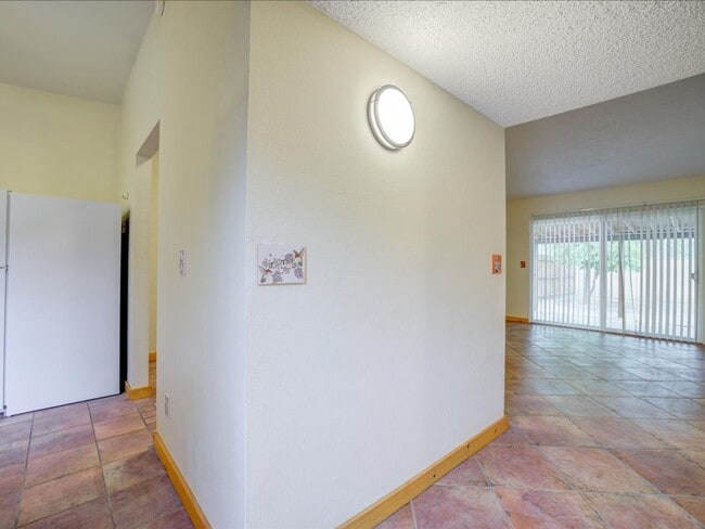 Building Photo - Charming 4-Bedroom Home with Spacious Living & Private Backyard!