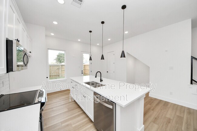 Building Photo - 2708 Bostic St