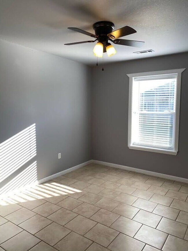 Building Photo - 1232 Wilson St