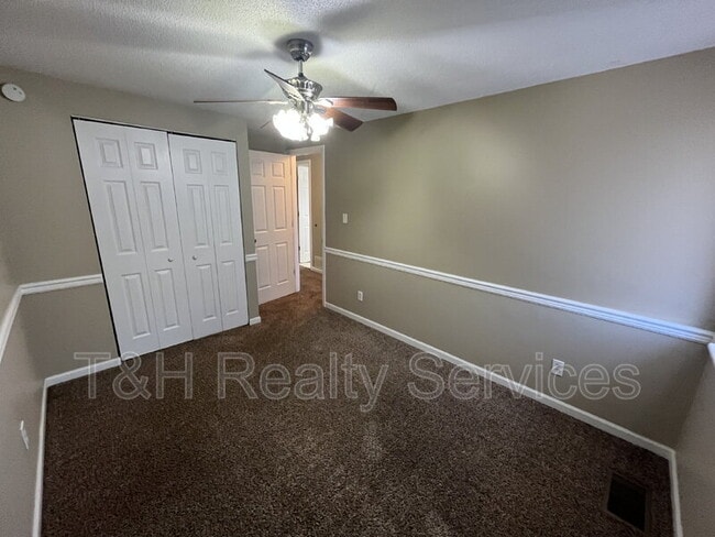 Building Photo - 1090 Greenwood Trail W Dr