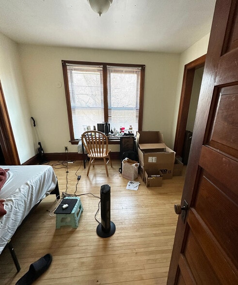 Building Photo - 217 S Mills St