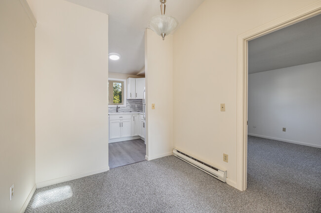 Building Photo - 335 S Pier Rd