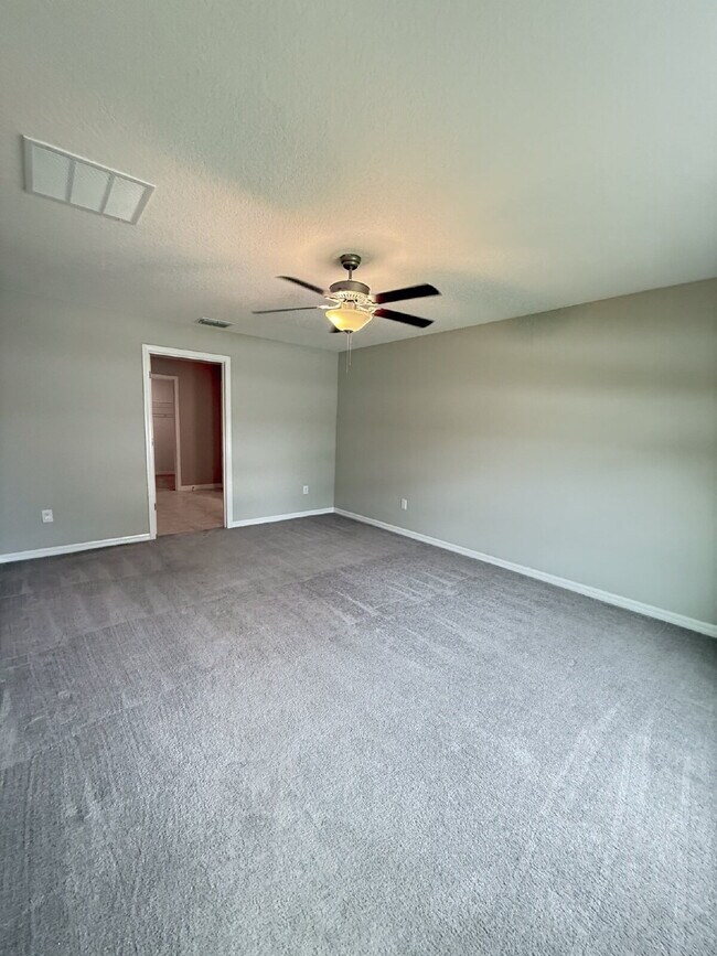 Building Photo - LIKE NEW 4-Bedroom, 2 Bath home in Triple ...