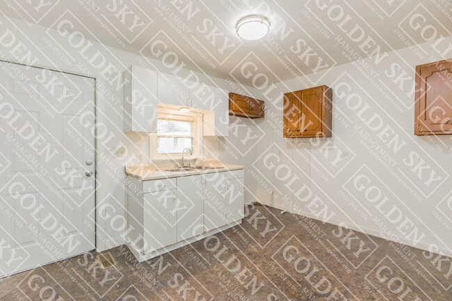 Building Photo - 628 W Memorial Dr