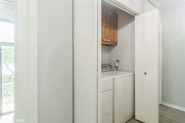 Building Photo - 542 Lyon Dr