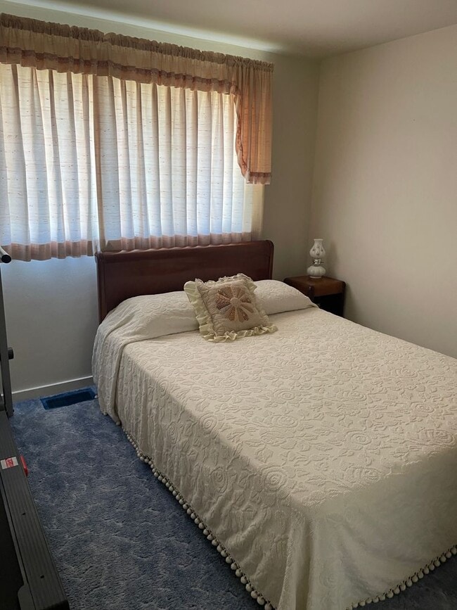 Building Photo - Lake Front Home For Rent! 1/2 Off First Full Months Rent Move in Special!!!