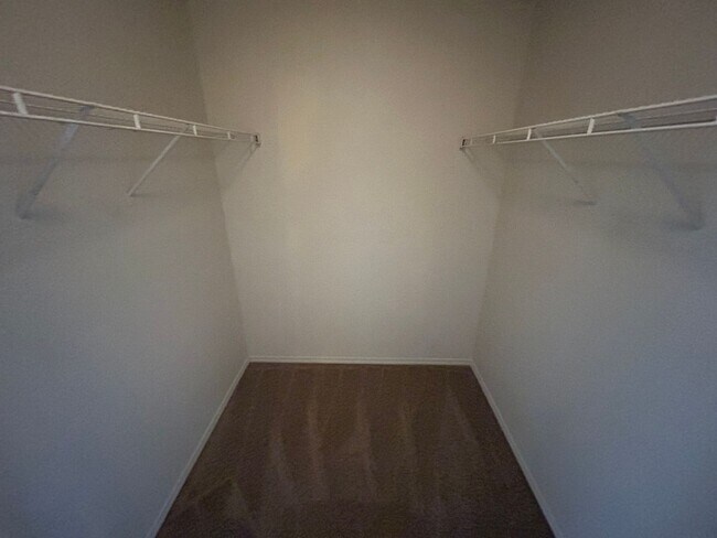 Building Photo - MOVE IN SPECIAL: $1000 OFF RENT WITH THIS SPACIOUS TOP FLOOR 2 BEDROOM 2 BATH CONDO