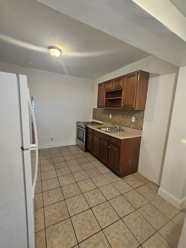 Building Photo - Well Priced Home - Elmwood Park