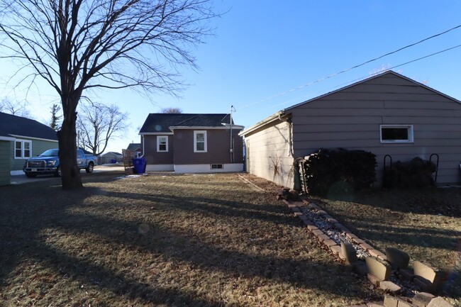 Building Photo - Charming 2-Bedroom Home in Appleton